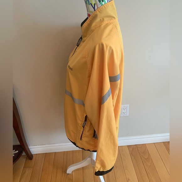 Running Room Yellow Reflective Running Jacket - Picture 5 of 12